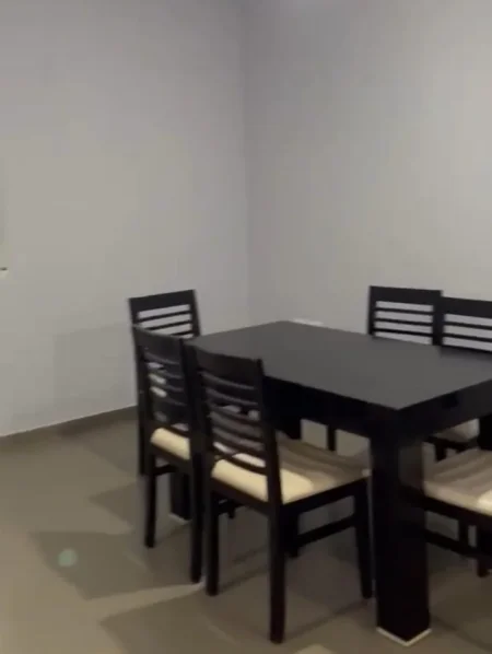 Tirane, jepet me qera apartament 2+1 Kati 8, 138 m² 450 € (Yzberisht)