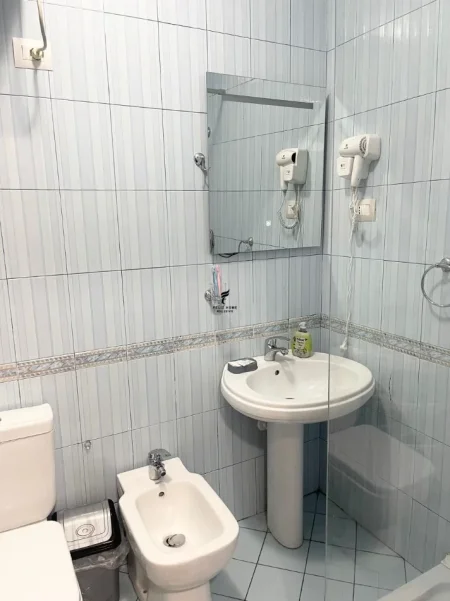 Tirane, jepet me qera apartament 1+1 Kati 3, 60 m² 650 € (BLLOK)