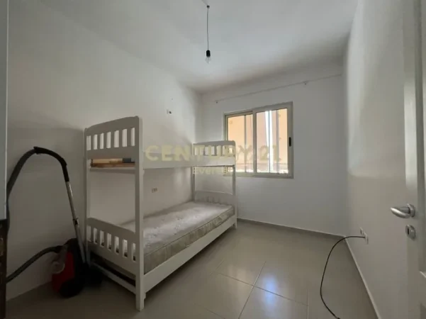 Tirane, jepet me qera apartament 3+1+Ballkon Kati 2, 119 m² 550 € (unaza e re)
