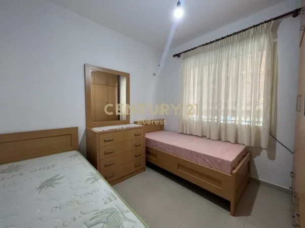 Tirane, jepet me qera apartament 3+1+Ballkon Kati 2, 119 m² 550 € (unaza e re)