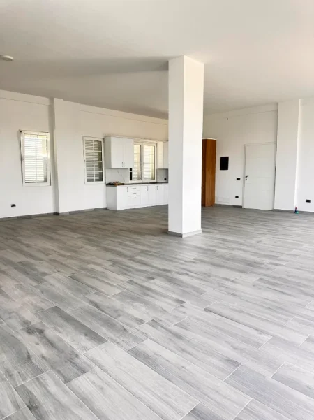 Tirane, jepet me qera apartament 4+1 Kati 1, 250 m² 750 € (Paskuqan)
