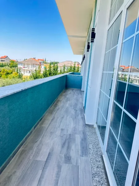 Tirane, jepet me qera apartament 4+1 Kati 1, 250 m² 750 € (Paskuqan)