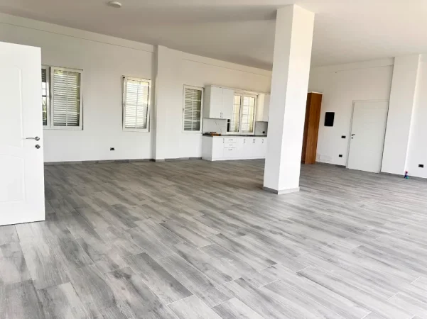 Tirane, jepet me qera apartament 4+1 Kati 1, 250 m² 750 € (Paskuqan)