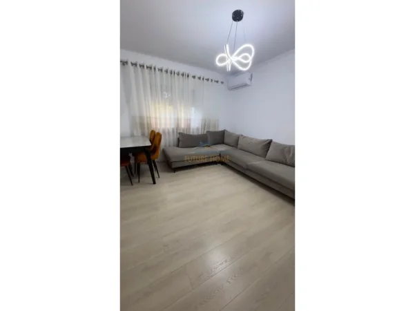 Tirane, jepet me qera 2+1 Kati 3, 72 m² 650 € (Rruga Irfan Tomini, Tiranë)