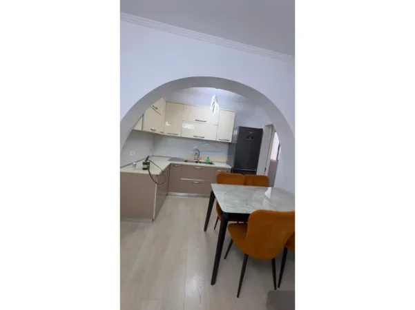 Tirane, jepet me qera 2+1 Kati 3, 72 m² 650 € (Rruga Irfan Tomini, Tiranë)