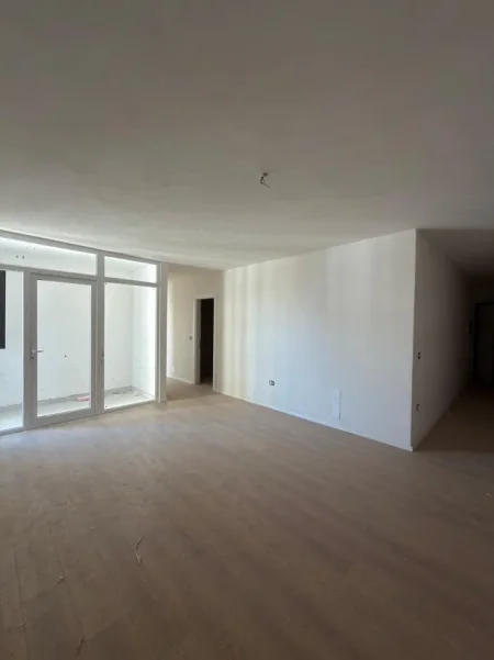 Tirane, shitet apartament 2+1+Ballkon Kati 9, 92 m² 155.720 € (Turdiu Ish Fusha e Aviacionit)