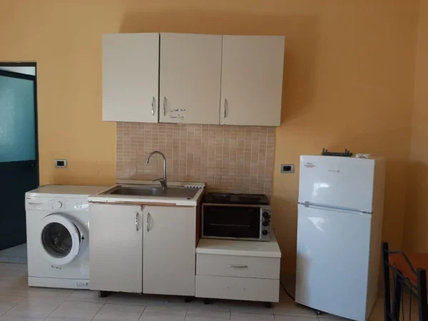 Tirane, jepet me qera apartament 2+1 Kati 2, 30 m² 200 € (Qytet Studenti)