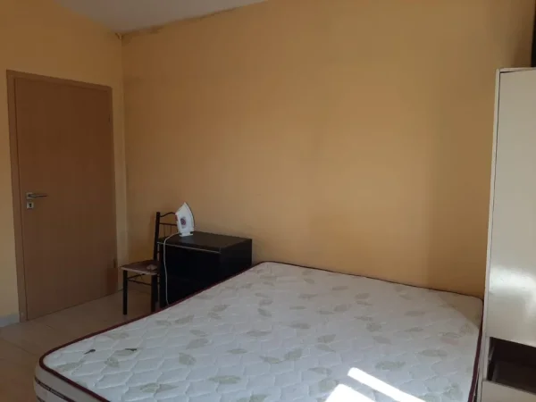 Tirane, jepet me qera apartament 2+1 Kati 2, 30 m² 200 € (Qytet Studenti)