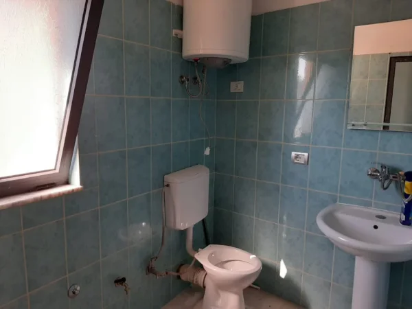 Tirane, jepet me qera apartament 2+1 Kati 2, 30 m² 200 € (Qytet Studenti)