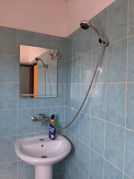 Tirane, jepet me qera apartament 2+1 Kati 2, 30 m² 200 € (Qytet Studenti)