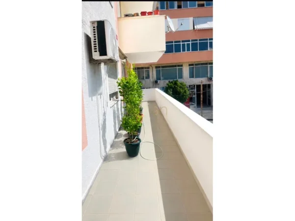 Tirane, shitet 2+1+Ballkon , 144 m² 325.000 € (Prane Pavrotit)