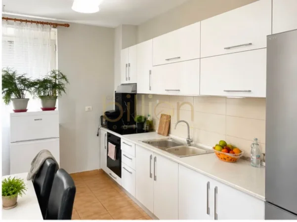 Tirane, shitet 2+1+Ballkon , 144 m² 325.000 € (Prane Pavrotit)