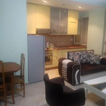 Tirane, jepet me qera apartament 1+1+Ballkon Kati 3, 74 m² 450 € (Ish Parku i Autobuzave)