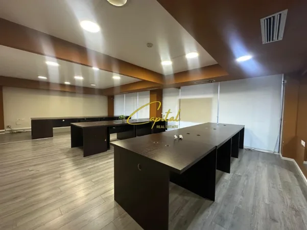 Tirane, jepet me qera ambjent biznesi Kati 2, 200 m² 3.000 € (ISH BLLOKU)