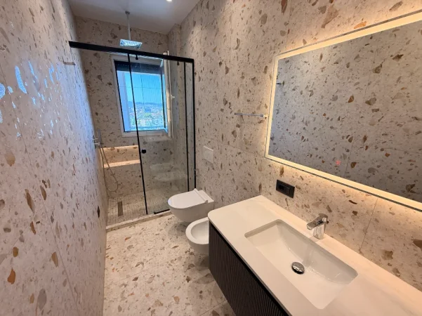 Tirane, jepet me qera apartament 1+1+Ballkon , 70 m² 800 € (Kompleksi Green Harmony)