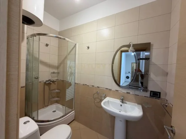 Tirane, jepet me qera apartament 1+1 Kati 11, 98 m² 700 € (Pazari i Ri)