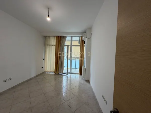 Tirane, jepet me qera apartament 1+1 Kati 11, 98 m² 700 € (Pazari i Ri)