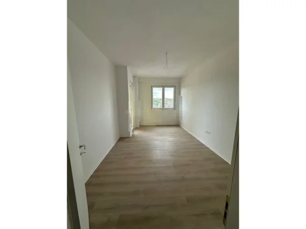 Tirane, shitet apartament 3+1+Ballkon Kati 10, 139 m² 196.000 € (Grand Gallery, Yzberisht)