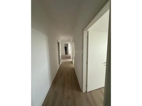 Tirane, shitet apartament 3+1+Ballkon Kati 10, 139 m² 196.000 € (Grand Gallery, Yzberisht)