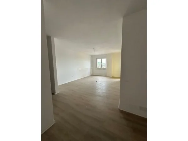 Tirane, shitet apartament 3+1+Ballkon Kati 10, 139 m² 196.000 € (Grand Gallery, Yzberisht)