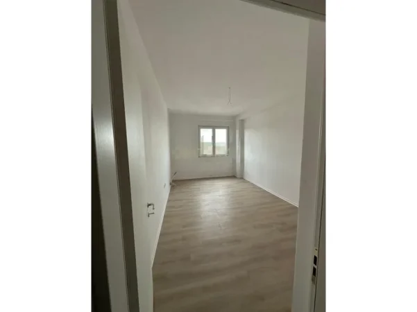 Tirane, shitet apartament 3+1+Ballkon Kati 10, 139 m² 196.000 € (Grand Gallery, Yzberisht)