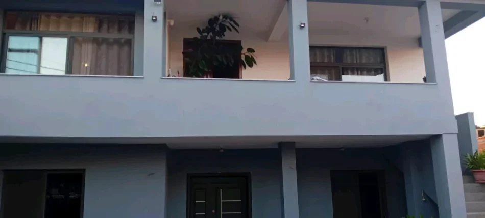 Tirane, jepet me qera apartament 4+1 Kati 2, 113 m² 500 € (Rruga Azem Galica)