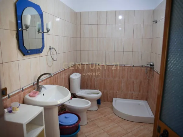 Tirane, jap me qera KODRA E PRIFTIT, KAT VILE ME QIRA + POST PARKIMI 300 €