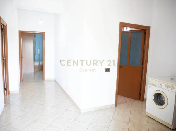 Tirane, jap me qera KODRA E PRIFTIT, KAT VILE ME QIRA + POST PARKIMI 300 €