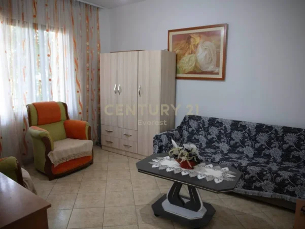 Tirane, jap me qera KODRA E PRIFTIT, KAT VILE ME QIRA + POST PARKIMI 300 €