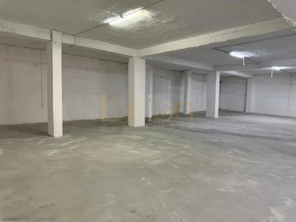 Tirane, jepet me qera , 500 m² 2.200 € (Shkoze)