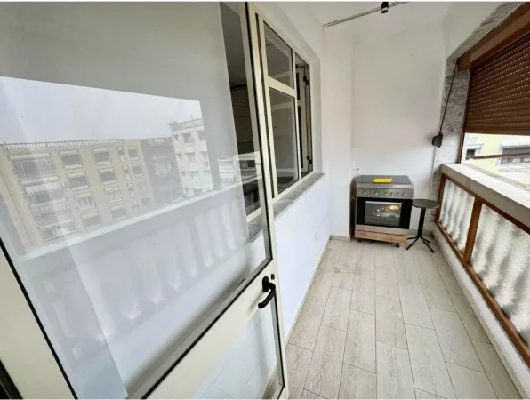 Tirane, jepet me qera apartament 2+1 Kati 5, 94 m² 500 € (kthesa e kamzes)