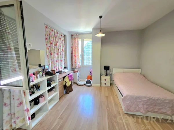 Tirane, shitet apartament 3+1+Ballkon Kati 7, 308 m² 550.000 € (liqeni i tiranes)