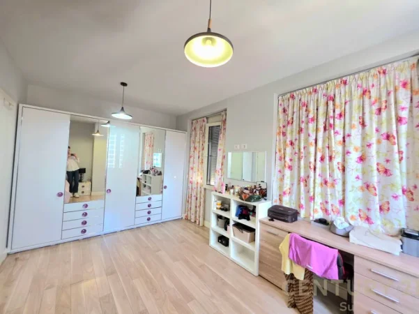 Tirane, shitet apartament 3+1+Ballkon Kati 7, 308 m² 550.000 € (liqeni i tiranes)