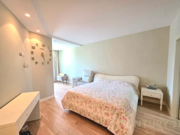 Tirane, shitet apartament 3+1+Ballkon Kati 7, 308 m² 550.000 € (liqeni i tiranes)