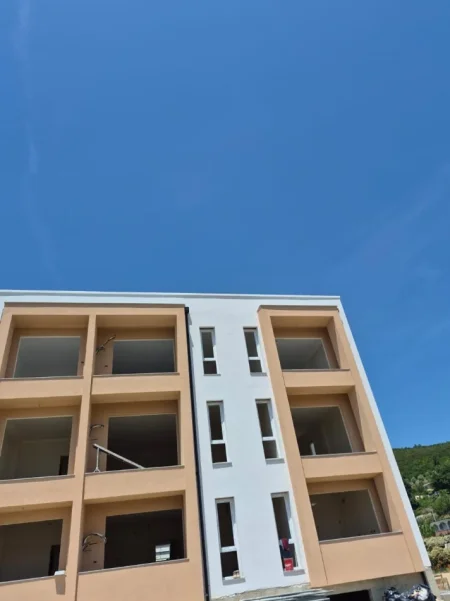 Durres, shitet apartament 1+1+Ballkon Kati 1, 65 m² 143.000 € (Gjiri i Lalzit)