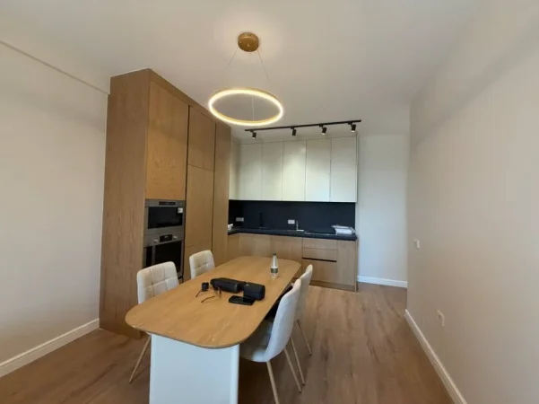Tirane, jepet me qera apartament 2+1 Kati 9, 116 m² 1.250 € (Mine Peza)