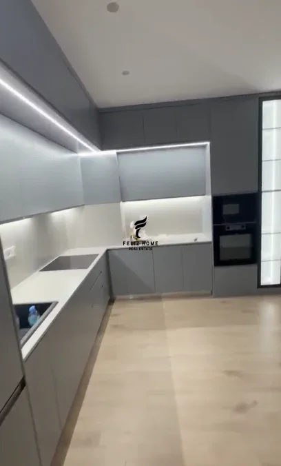 Tirane, jepet me qera apartament 1+1 Kati 8, 65 m² 1.100 € (MINE PEZA)