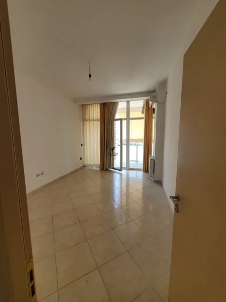 Tirane, jepet me qera zyre Kati 5, 110 m² 1.430 € (MINE PEZA)