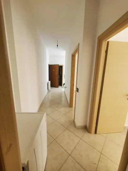 Tirane, jepet me qera zyre Kati 5, 110 m² 1.430 € (MINE PEZA)