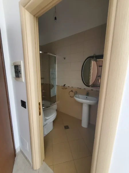 Tirane, jepet me qera zyre Kati 5, 110 m² 1.430 € (MINE PEZA)