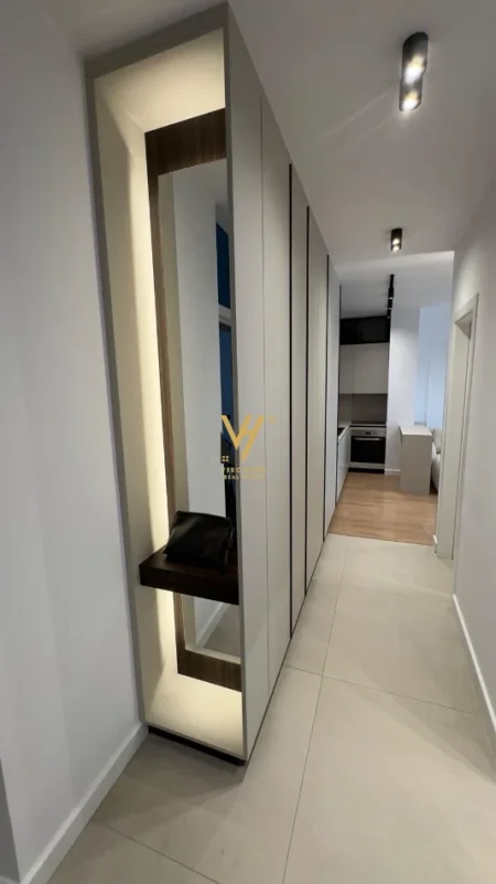 Tirane, jepet me qera apartament 1+1+Ballkon Kati 8, 65 m² 820 € (PORCELAN)