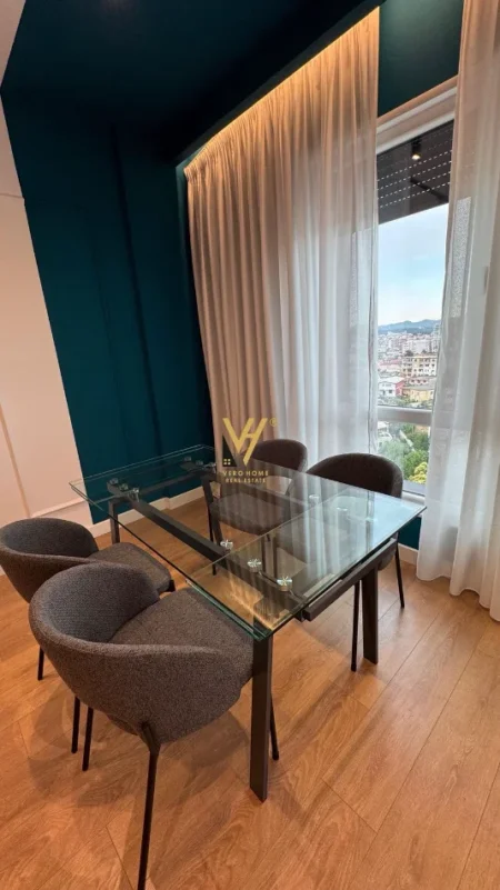 Tirane, jepet me qera apartament 1+1+Ballkon Kati 8, 65 m² 820 € (PORCELAN)