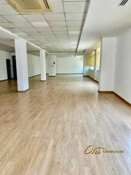 Tirane, jepet me qera zyre Kati 2, 317 m² 4.500 € (BLLOK)