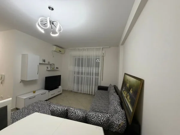 Tirane, jepet me qera 2+1 , 