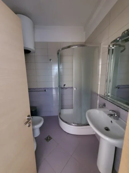 Tirane, shitet apartament 2+1 Kati 5, 110 m² 365.000 € (KOMUNA E PARISIT)