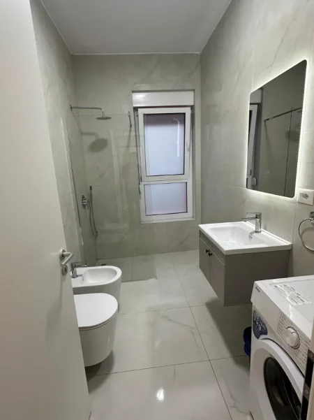 Tirane, jepet me qera apartament 1+1 Kati 3, 60 m² 430 € (Ali Dem, Kompleksi Kadiu)