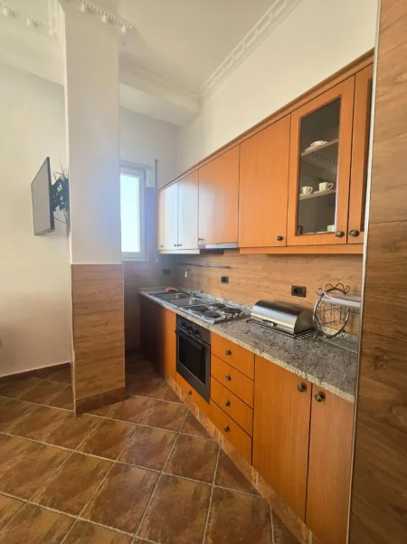 Tirane, jepet me qera apartament 1+1 Kati 9, 67 m² 600 € (BLLOKU AMBASADAVE)