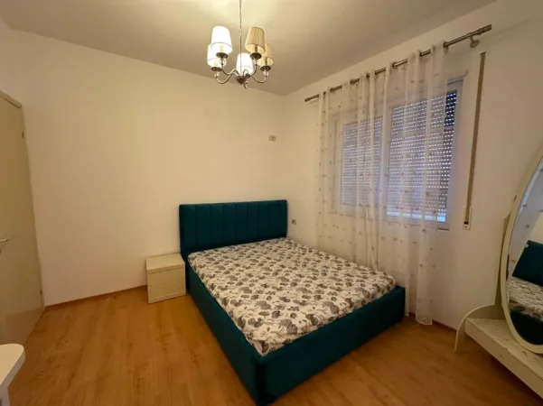Tirane, jepet me qera apartament 2+1 Kati 4, 100 m² 450 € (Fresku)