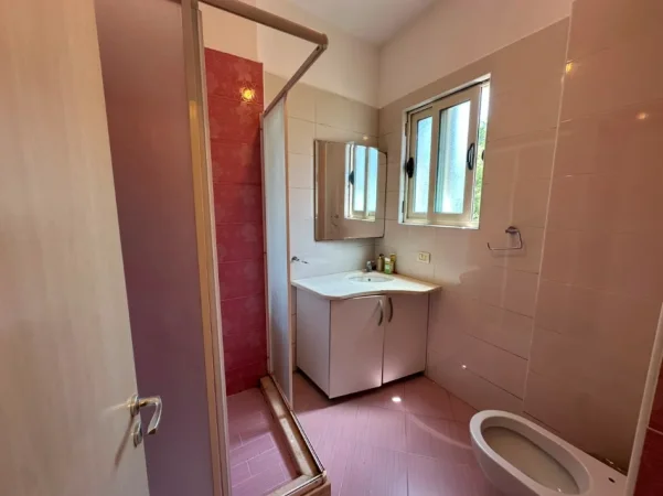 Tirane, jepet me qera apartament 2+1 Kati 4, 100 m² 450 € (Fresku)
