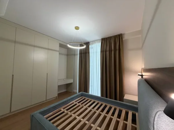 Tirane, jepet me qera apartament 2+1+Ballkon Kati 9, 116 m² 1.250 € (Golden Tower Residence)